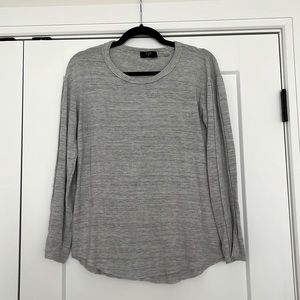 Tahari crewneck shirt